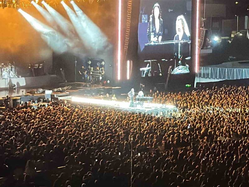 Şebnem Ferah anfaş otoparkında hayranlarıyla duygusal bir gece paylaştı