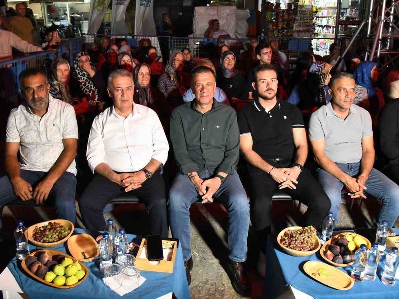 Buharkent'te taze incir festivali alişan konseriyle sona erdi, sanatçı fahri hemşehri ilan edildi