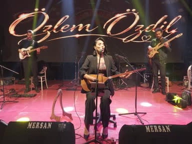 Kırıkkale'de 103. yılda türkülerle coşku: Özlem Özdil sahnede
