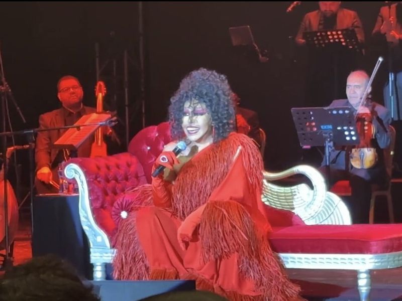 Memleketinde karşılanan diva: Bülent Ersoy Bursa gecesinde övgü topladı