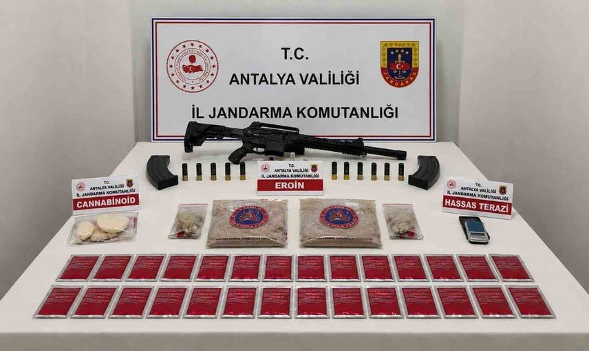 Muratpaşa'da jandarmadan kapsamlı uyuşturucu operasyonu