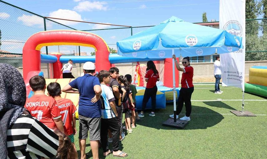 Sarıoğlan Palas’ta yaz okulları coşkuyla sona erdi: çocuklar sporla güçlendi