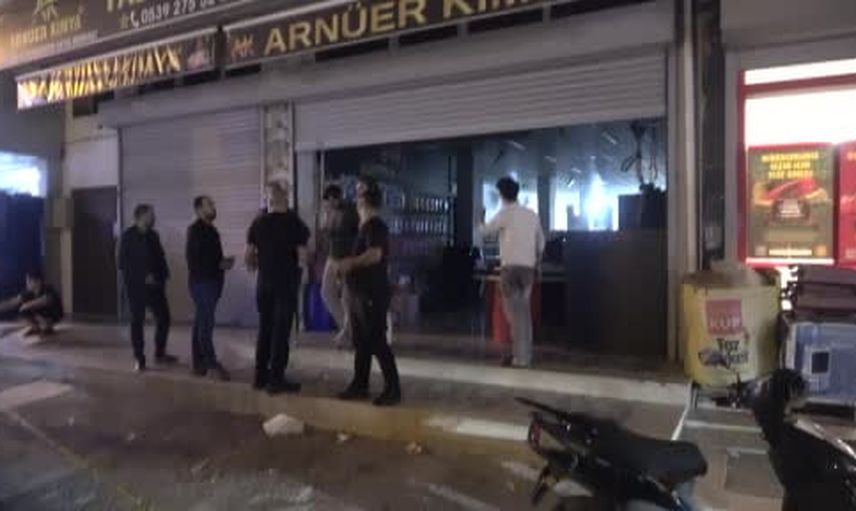 Adana'da motosikletli saldırıda kasada oturan 16 yaşındaki çocuk ağır yaralandı