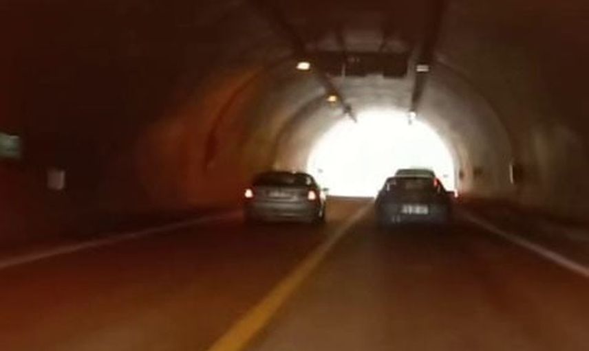 Tüneldeki riskli sollama Karabük-Yenice yolunda trafik güvenliğini tehlikeye attı