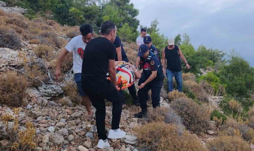 Uzunkale mevkiinde yürüyüş kazası: Hollandalı turist sedyeyle tahliye edildi