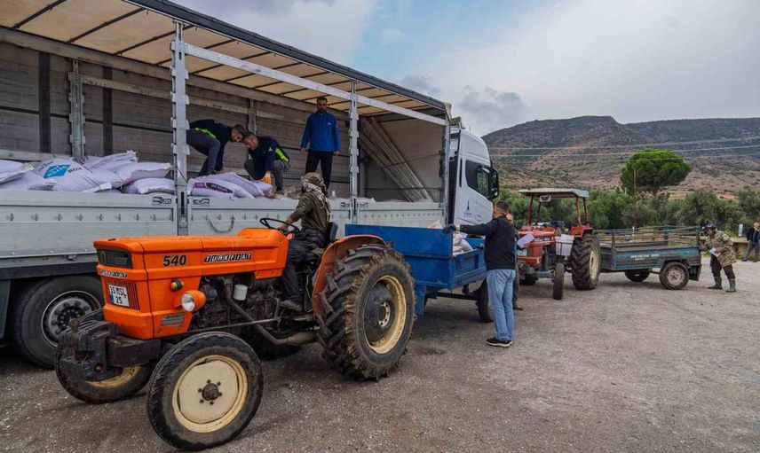 Büyükşehir'den yangından etkilenen üreticilere kışlık yem desteği