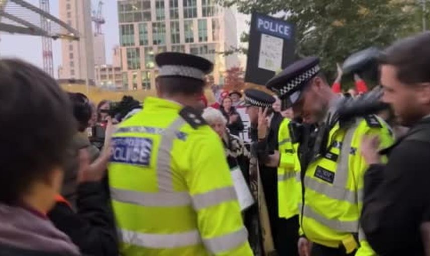 Londra'da büyükelçilik önündeki Filistin yanlısı protestoda 139 gözaltı