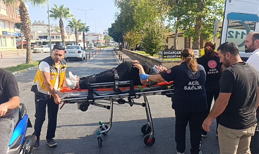 Kontrolden çıkan minibüs kafenin önüne daldı, müşteri ölümden saniyelerle kurtuldu