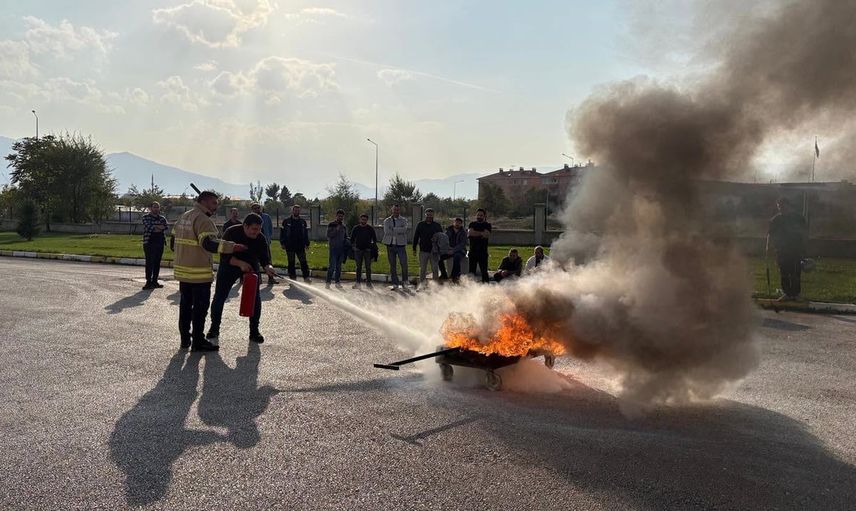 Raylarda güvenlik: demiryolu personeline uygulamalı yangın eğitimi