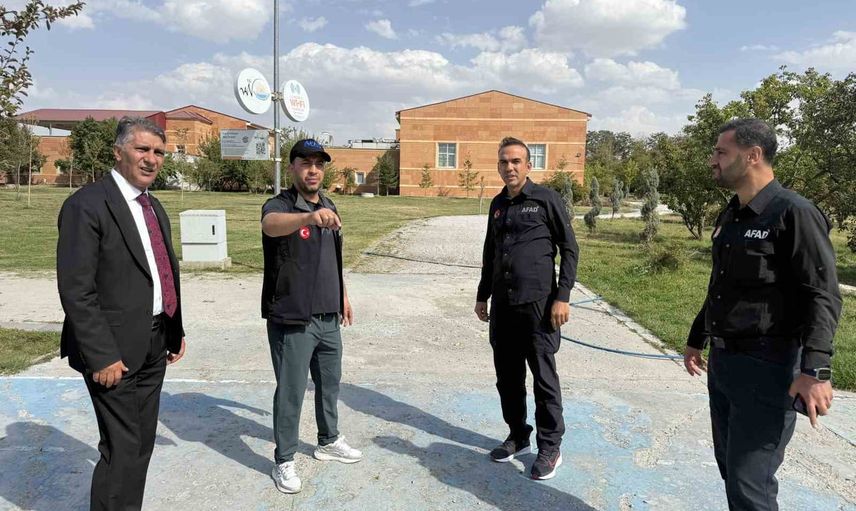 Van'da AFAD akredite ekipler kampı hazırlıkları hız kesmiyor
