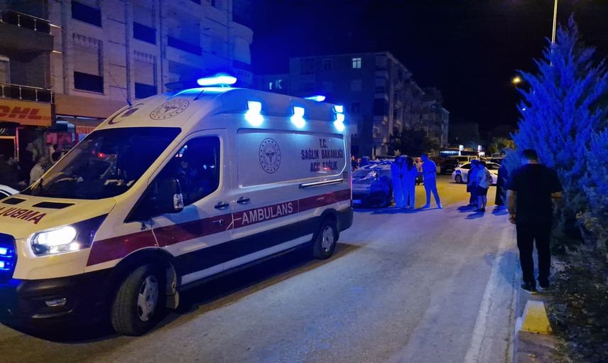 Karaman'da gece çarpışmasında araç takla attı