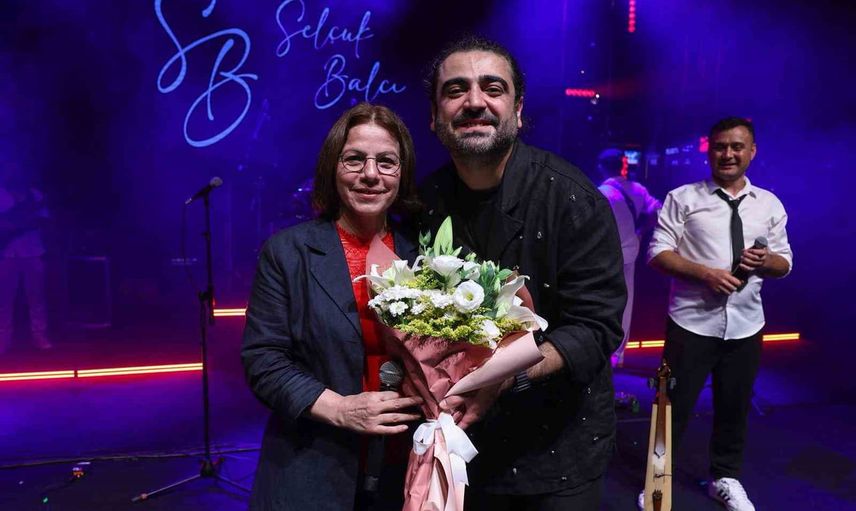 Maltepe'de meşalelerle cumhuriyet ruhu yaşatıldı