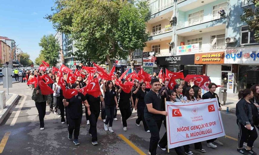 Niğde'de omuz omuza: kahramanlarla kardeşlik yürüyüşü