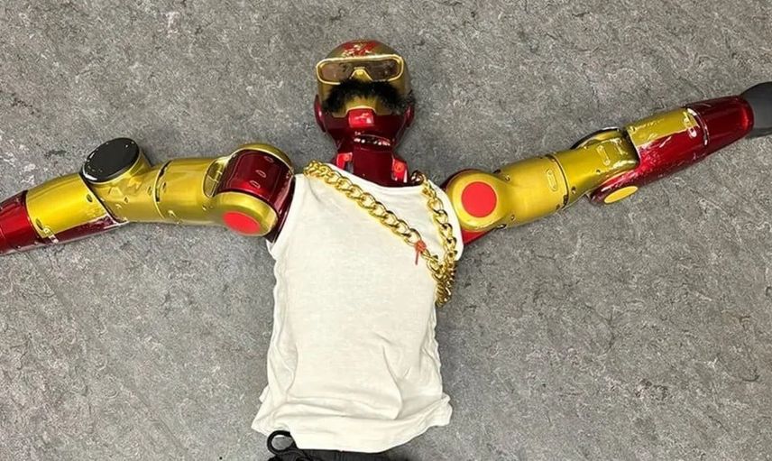 Köln'de tartışma: 16 yaşındaki kızı tacizle suçlanan robota el konuldu