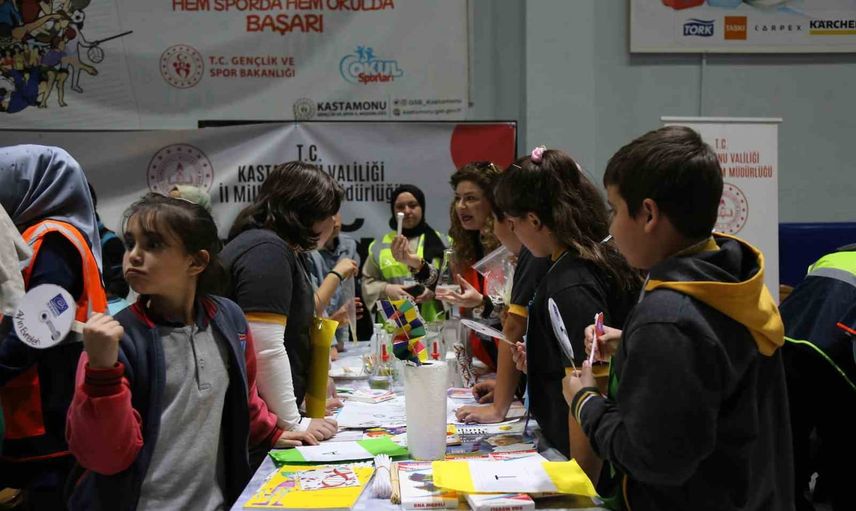 Kastamonu'da köklerden bilime şenliği gençlere bilim ve teknoloji kapılarını açtı