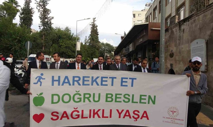 Kilis'te sağlıklı yaşama adım: yürüyüş Cumhuriyet Meydanı'nda sona erdi
