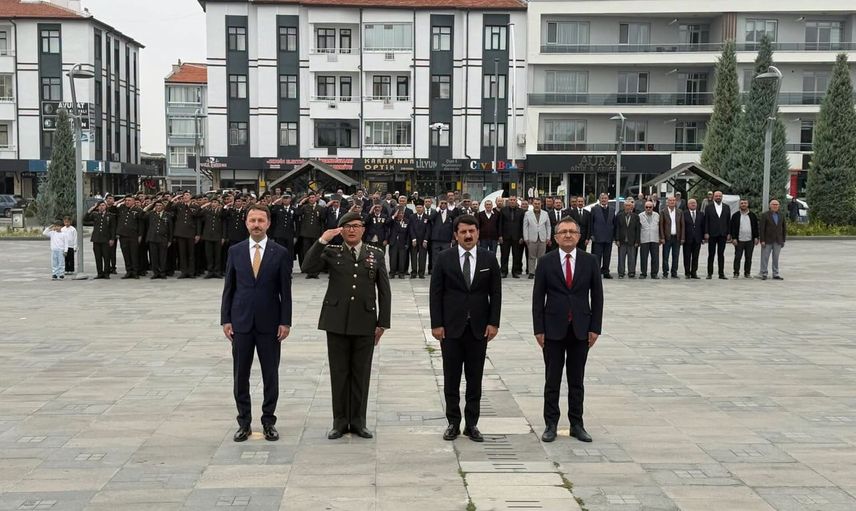 Karapınar'da gazilere saygı: 19 eylül töreni Cumhuriyet Meydanı'nda