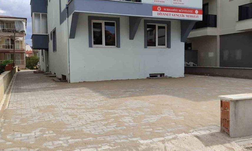 Burhaniye’de kurs bahçeleri gençlerin kullanımına uygun hale getirildi