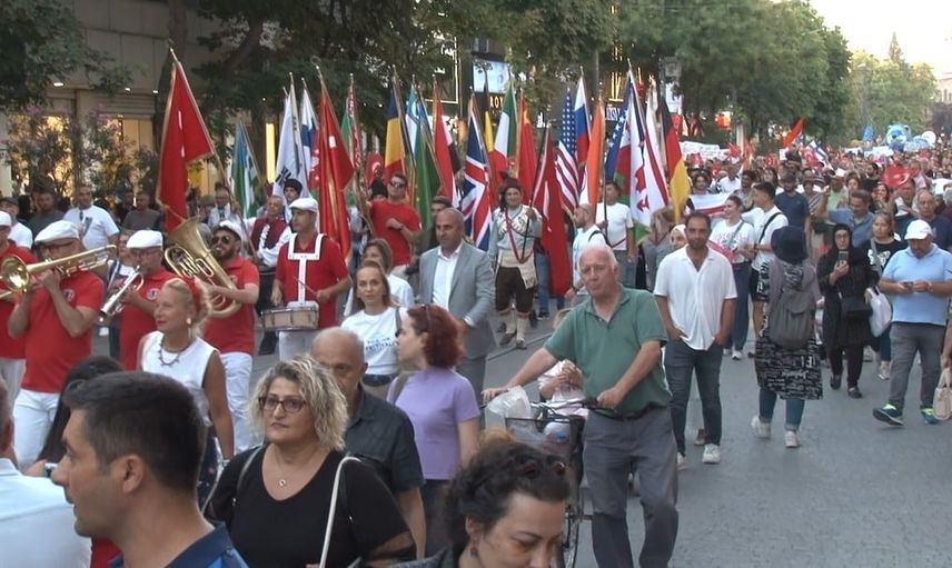 Porsuk festivali kortej ve nehir gösterileriyle başladı
