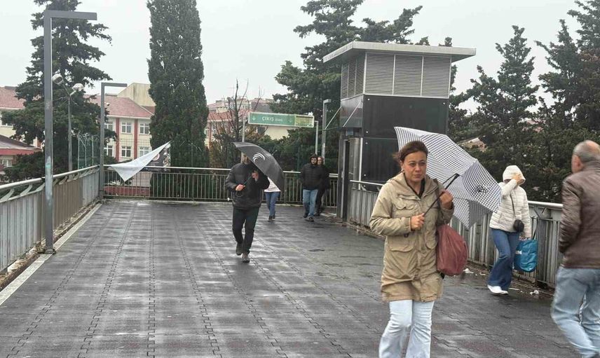 Meteorolojik koşullar işe gidişi zorlaştırdı: Avcılar'da E-5 trafiği yüzde 49