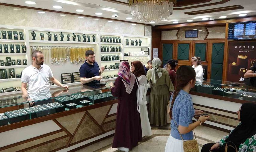 Altındaki yükseliş düğün yoğunluğunu satışa dönüştürmüyor