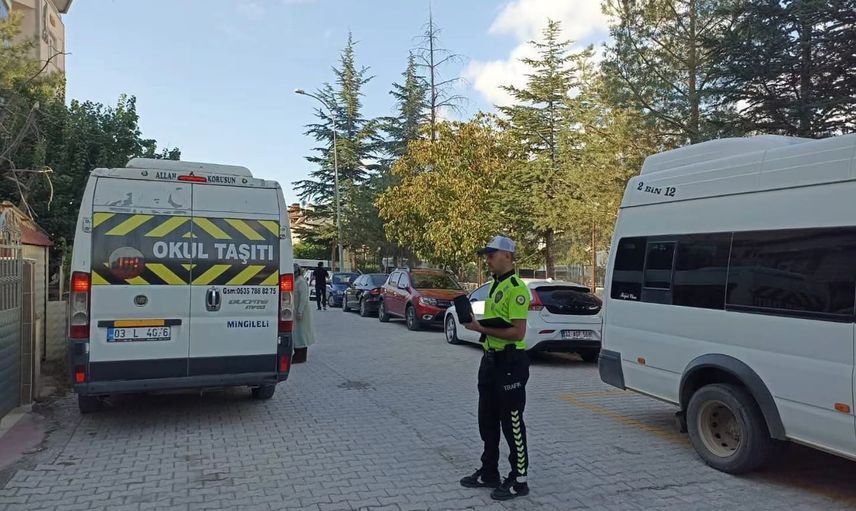Okul sezonu başladı: Sandıklı'da servisler ve çevreleri sıkı denetimden geçirildi
