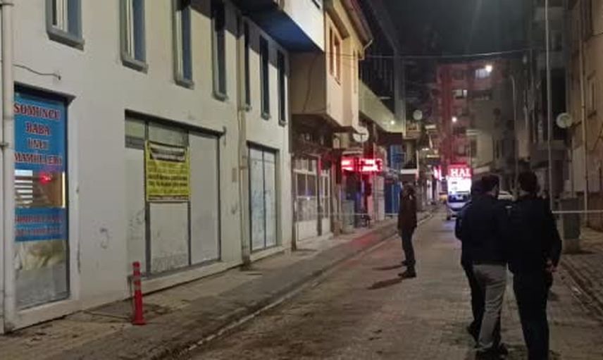 Afyonkarahisar'da fırındaki fayans çatlağı nedeniyle 4 katlı bina tedbirle boşaltıldı