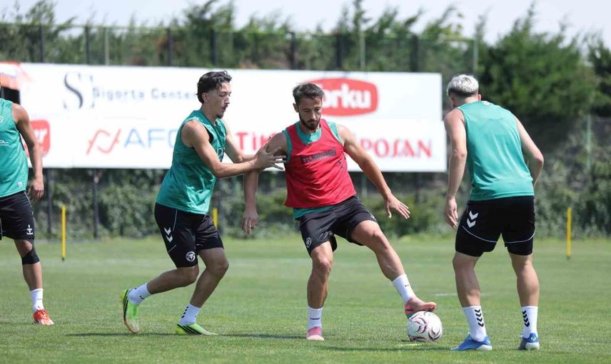 Konyaspor ilk hafta öncesi hız kesmiyor: salonda kuvvet, sahada topla prova