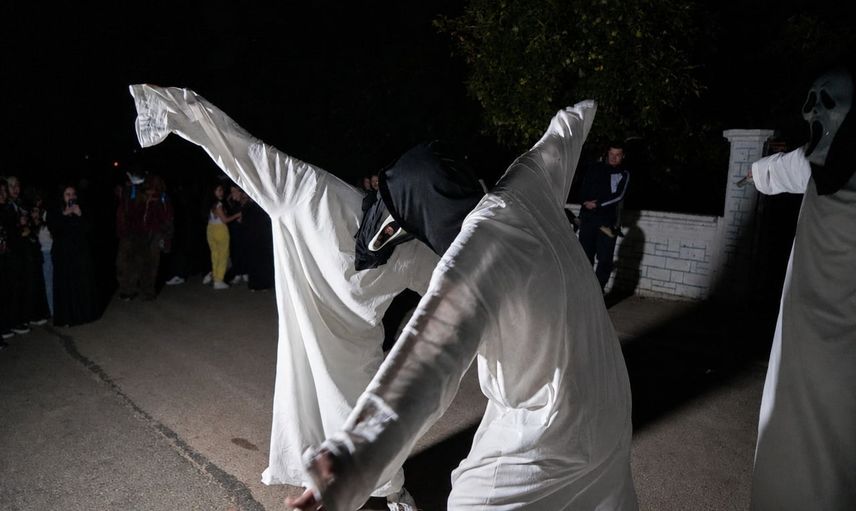 İzmit'te harman sonunu süsleyen saya, gençlerin hayaletleriyle canlandı