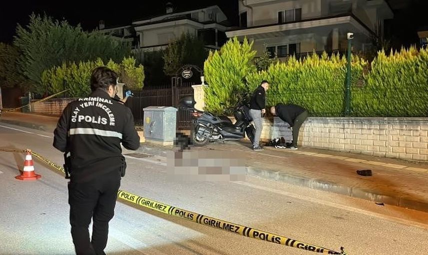 Nilüfer'de kaldırıma çarpan motosiklet elektrik trafosuna çarparak sürücüsünü kaybettirdi