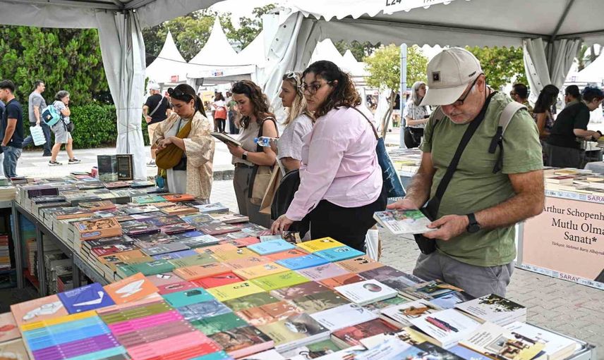 Kültürpark'ta sonbahar kitabı: İZKİTAP kitapseverleri bir araya getiriyor