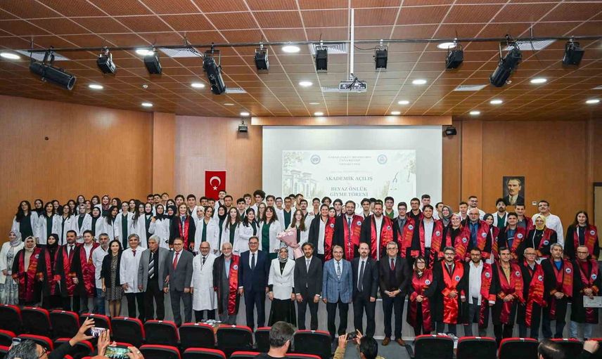 KMÜ'de genç tıbbiyeliler beyaz önlükle hekimliğe ilk adımlarını attı
