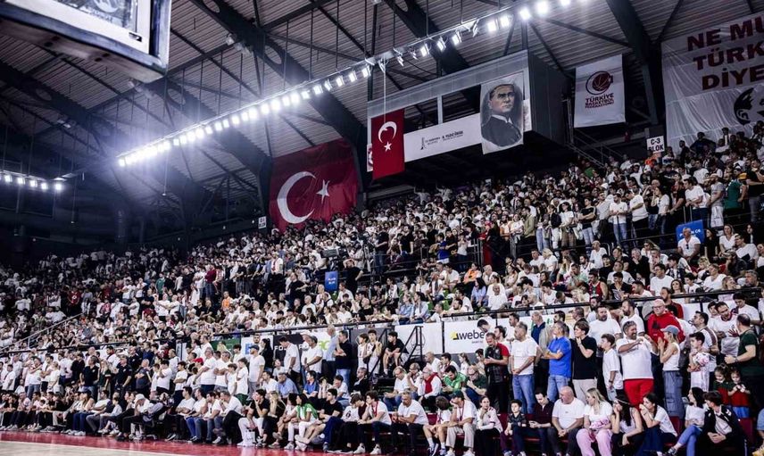 Karşıyaka evinde Fenerbahçe'ye yenildi, sezonun ilk iç saha mağlubiyeti