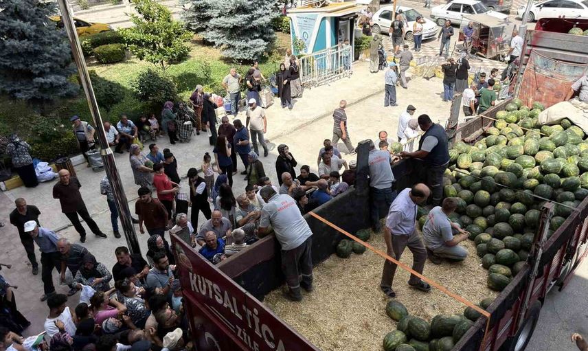 Zile meydanına 20 ton pay: üreticiden geleneksel uşûr dağıtımı