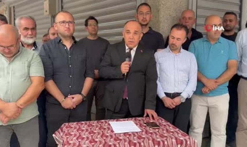 Salihli'de silahlı soygun sonrası kuyumcular dayanışma için kepenk kapattı
