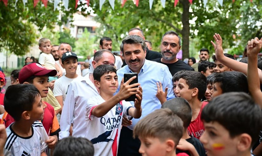 Yaz boyunca 20 binden fazla çocuğun yüzü güldü: Yıldırım'ın mahalle şenlikleri