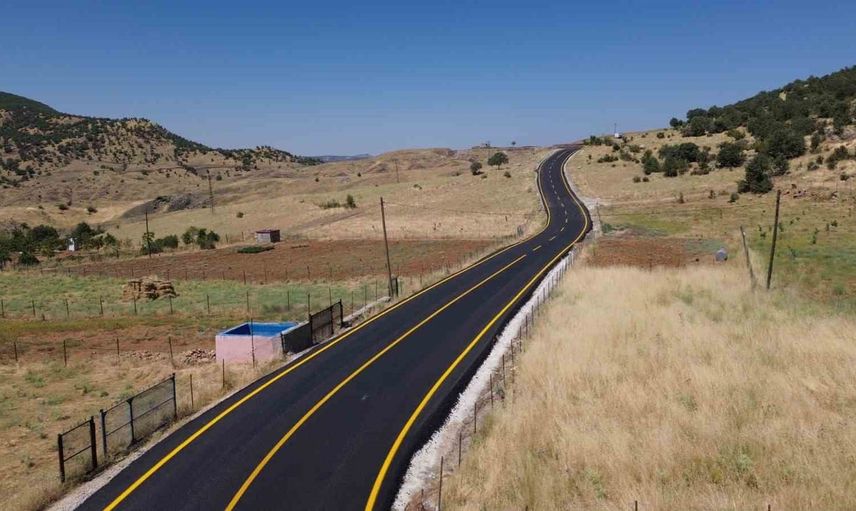 Baykan'da kırsal yollar modernize ediliyor: asfalt serimi ilerliyor
