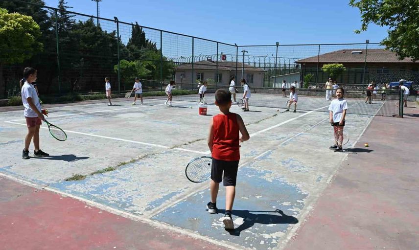 Karacabey'de tatil sporla geçti: binlerce çocuk temel eğitim aldı
