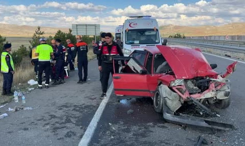 Sivas-Kayseri yolunda arkadan çarpışma: Keçili'de 6 yaralı