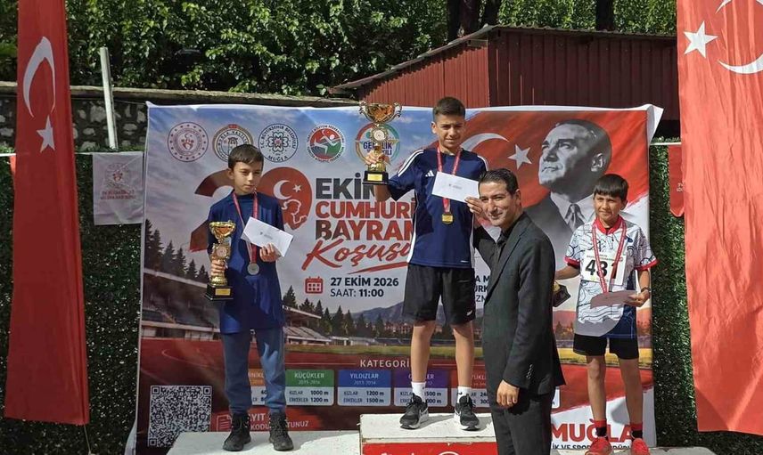 Cumhuriyet coşkusunda yarışan sporcular kupalarına kavuştu