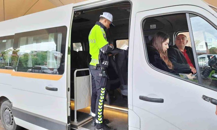 Karabük'te okul çevrelerinde güvenlik önlemleri kapsamlı şekilde uygulanıyor