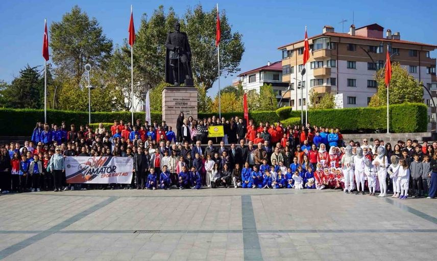 Amatör spor haftası Bolu'da yürüyüş ve gösterilerle açıldı