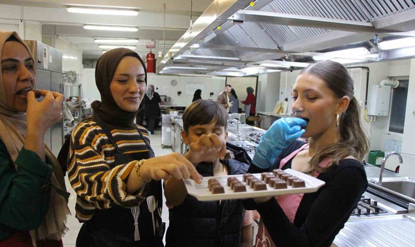 Mutfağını markaya çeviren çikolata atölyesi kadın girişimcilerin becerilerini artırıyor