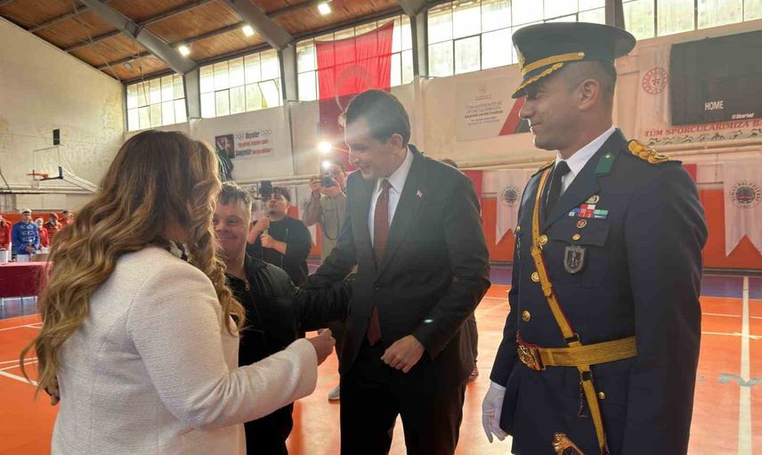 Simav’da cumhuriyet coşkusu okullardan salona taşındı