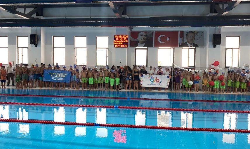 Söke’de yüzme öğrenen 160 çocuk sertifikalarını aldı
