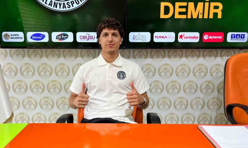 Yeni başlangıç: Emre Demir Alanyaspor'da üç yıllık sözleşme imzaladı
