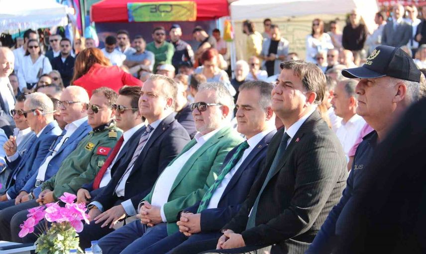 Ölüdeniz'de gökyüzü şöleni başladı, turizme hareketlilik hedefleniyor