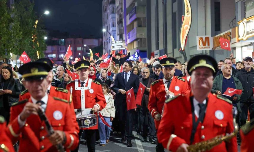 Aliağa'da cumhuriyet coşkusu geceye taşındı