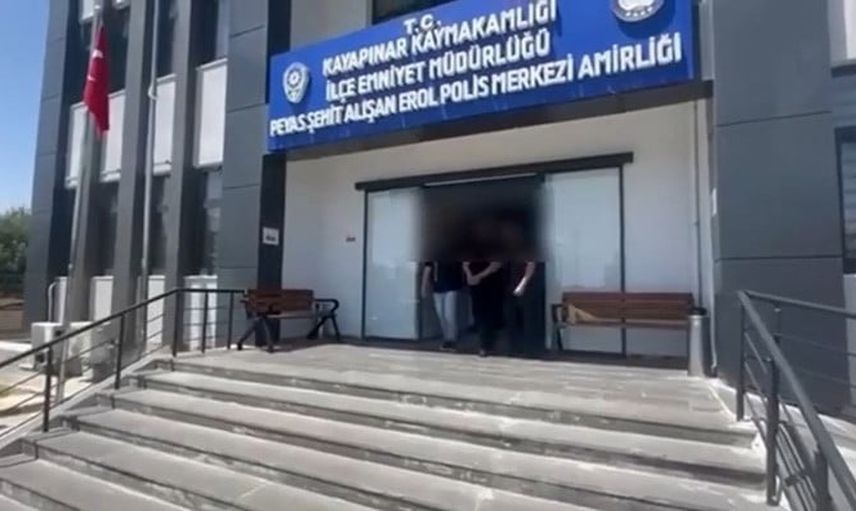 Diyarbakır'da kurşunlama soruşturmasında dört kişi silahlarla yakalandı