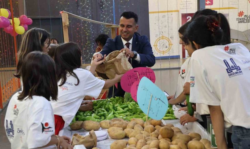 Minik eller tohumdan pazara: çocuklar ürettiklerini hasat etti